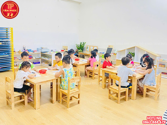 Bàn gỗ cho bé mầm non chân gỗ cao 50cm NT1-011