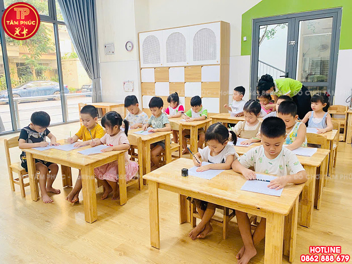 Bàn gỗ cho bé mầm non chân gỗ cao 50cm NT1-011