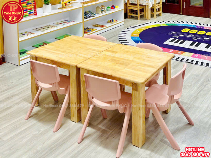 Bàn gỗ mầm non hình vuông đẹp, giá rẻ NT1-012
