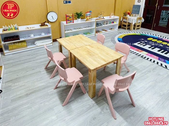 Bàn gỗ mầm non hình vuông đẹp, giá rẻ NT1-012