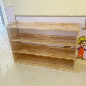 Kệ gỗ để đồ cho bé mầm non 3 tầng NT4-004