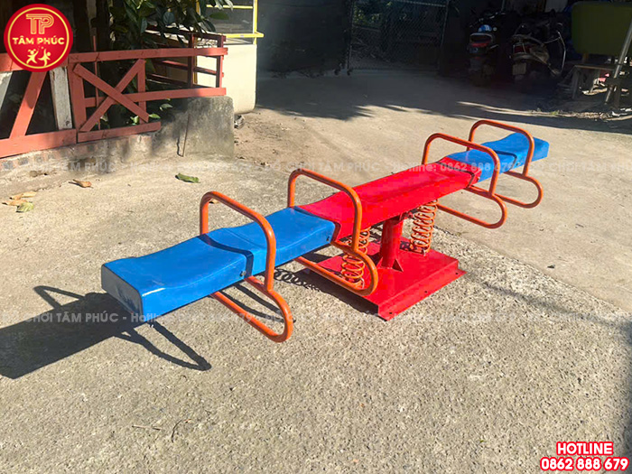 Bập bênh lò xo 6 chỗ ngồi ngoài trời cho bé TP3-004