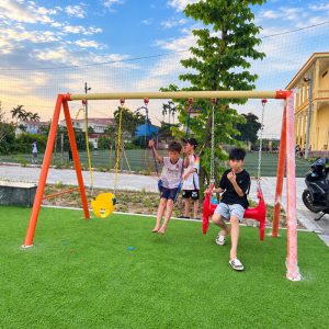 Xích đu mầm non 3 ghế 4 chỗ ngồi ngoài trời TP4-009