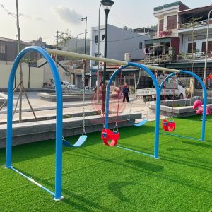 Xích đu ngoài trời cho bé 4 ghế khung chữ U TP4-017