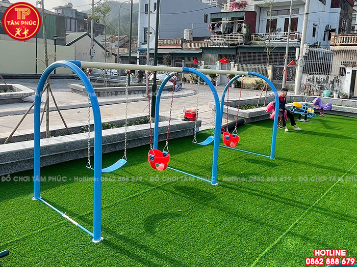 Xích đu ngoài trời cho bé 4 ghế khung chữ U TP4-017