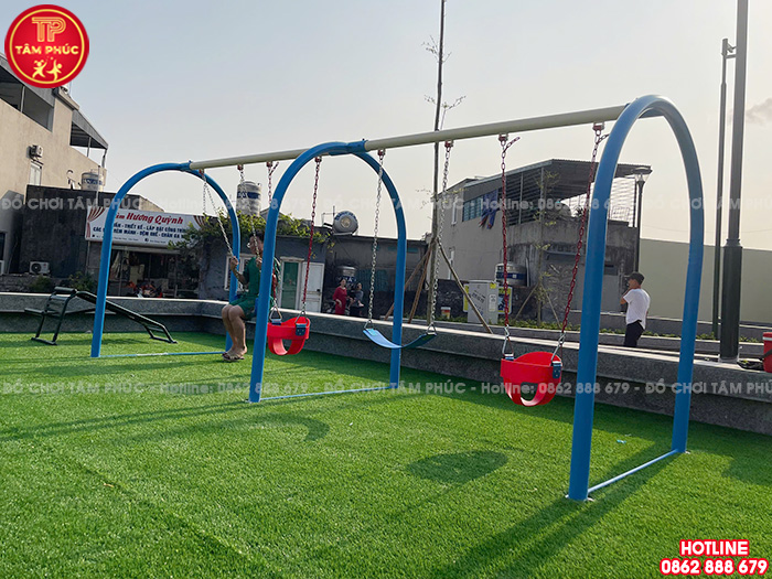 Xích đu ngoài trời cho bé 4 ghế khung chữ U TP4-017