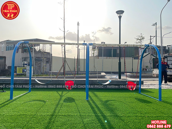 Xích đu ngoài trời cho bé 4 ghế khung chữ U TP4-017