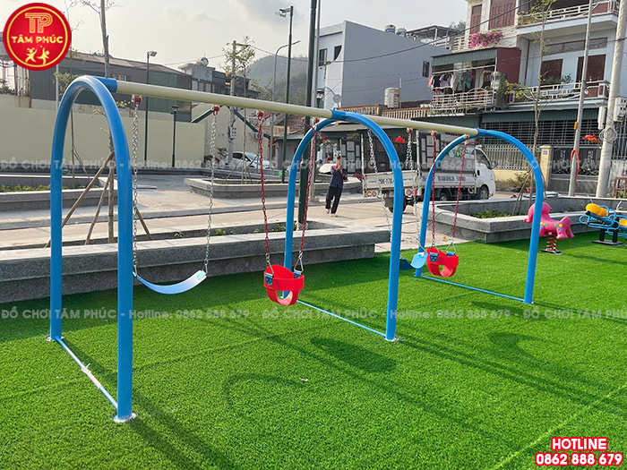 Xích đu ngoài trời cho bé 4 ghế khung chữ U TP4-017