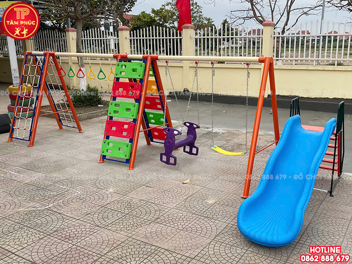 Xích đu kèm cầu trượt, thang leo đa năng ngoài trời TP4-036
