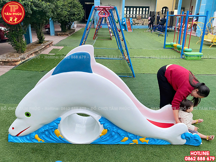 Cầu trượt ngoài trời con cá heo nhựa composite TP5-009