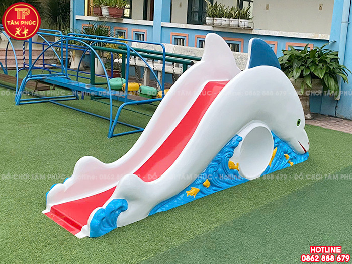 Cầu trượt ngoài trời con cá heo nhựa composite TP5-009