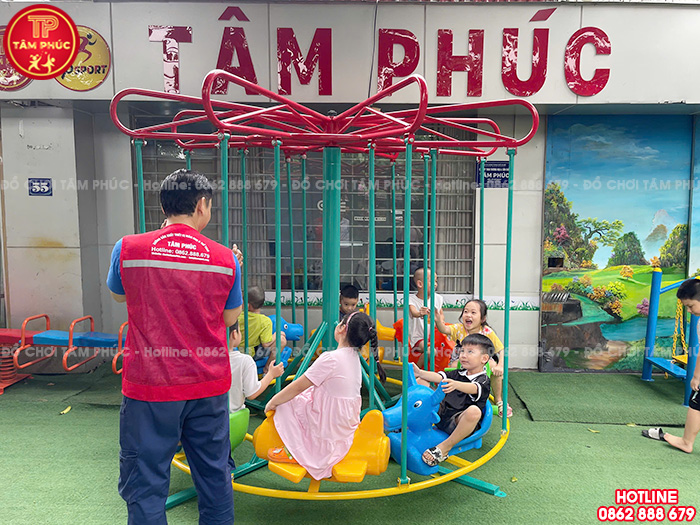 Đu quay đứng cho bé mầm non 8 con giống TP6-005