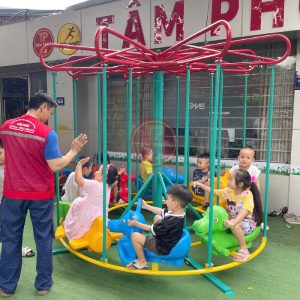 Đu quay đứng cho bé mầm non 8 con giống TP6-005