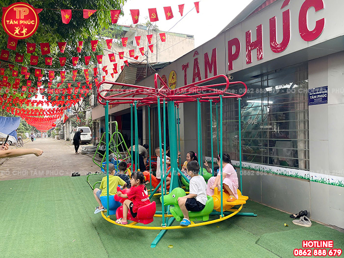 Đu quay đứng cho bé mầm non 8 con giống TP6-005