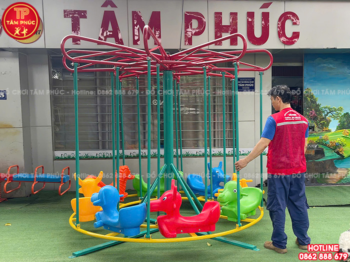 Đu quay đứng cho bé mầm non 8 con giống TP6-005