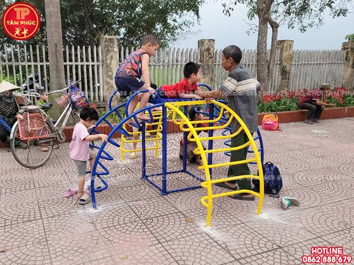 Thang leo trèo cho bé 4 cạnh cong ngoài trời TP7-005