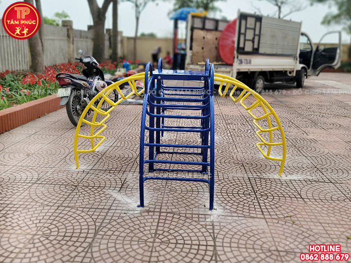 Thang leo trèo cho bé 4 cạnh cong ngoài trời TP7-005