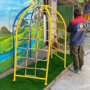 Thang leo cho bé 3 cạnh cong ngoài trời TP7-006