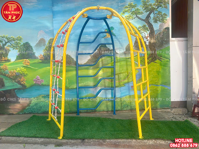 Thang leo cho bé 3 cạnh cong ngoài trời TP7-006