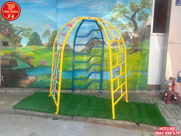 Thang leo cho bé 3 cạnh cong ngoài trời TP7-006
