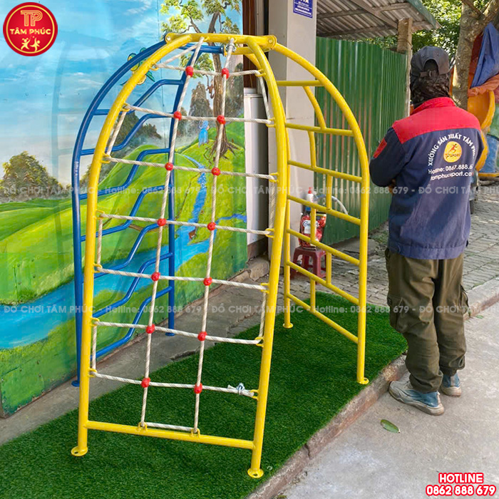 Thang leo cho bé 3 cạnh cong ngoài trời TP7-006