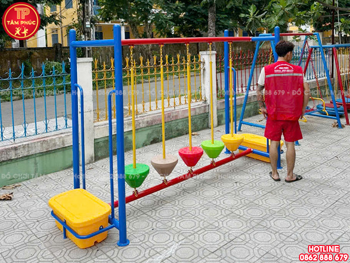 Cầu thăng bằng dao động quả lô cho bé mầm non TP7-017
