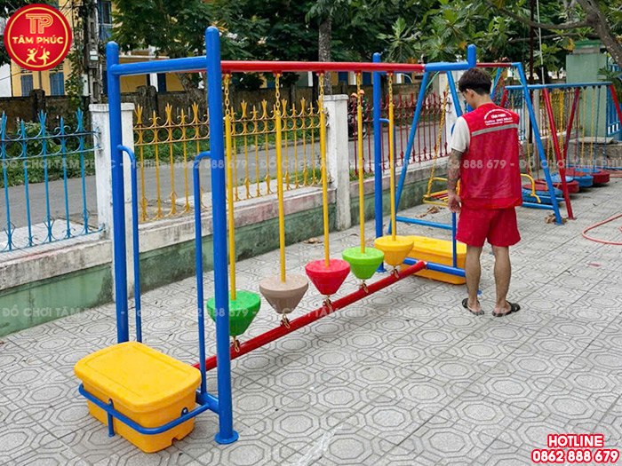 Cầu thăng bằng dao động quả lô cho bé mầm non TP7-017