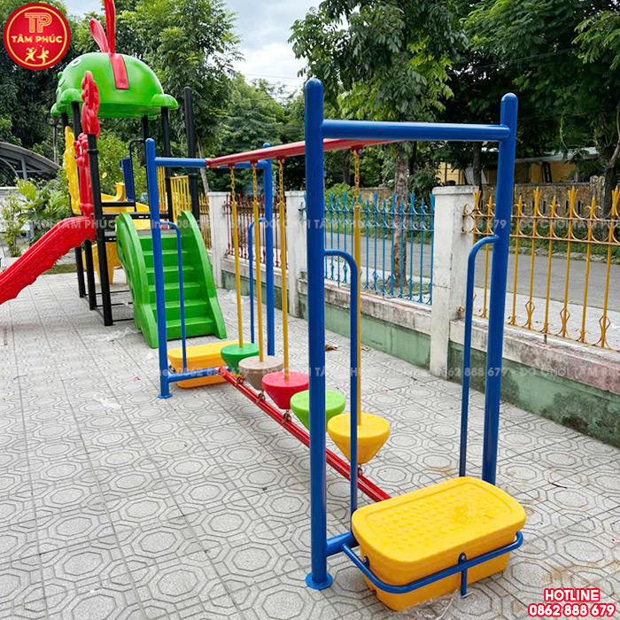 Cầu thăng bằng dao động quả lô cho bé mầm non TP7-017