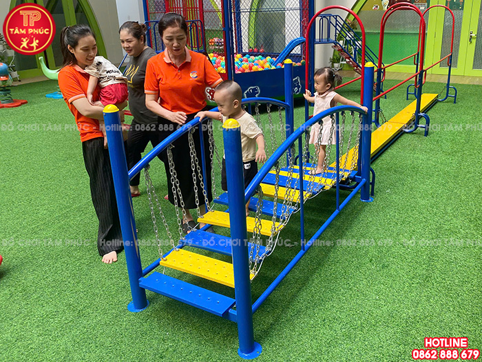 Cầu thăng bằng dao động dây xích cho bé TP7-018