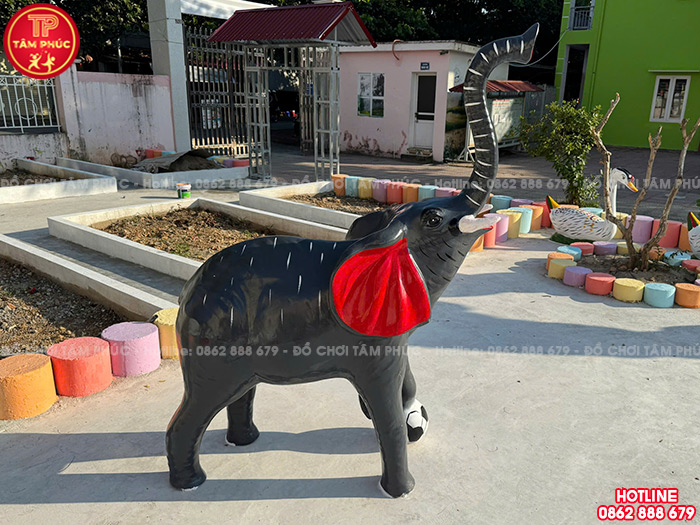 Tượng con Voi đá bóng cho vườn cổ tích TP8-023