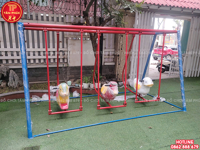 Xích đu ngoài trời 3 con giống cho bé TP4-002
