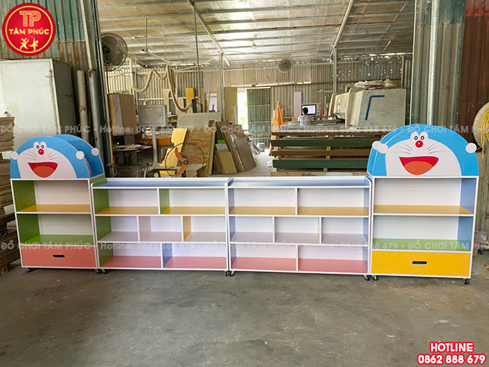 Kệ để đồ chơi mầm non gỗ MDF hình Doremon 4 khối NT3-070