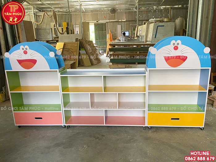 Kệ để đồ chơi mầm non gỗ MDF hình Doremon 3 khối NT3-070