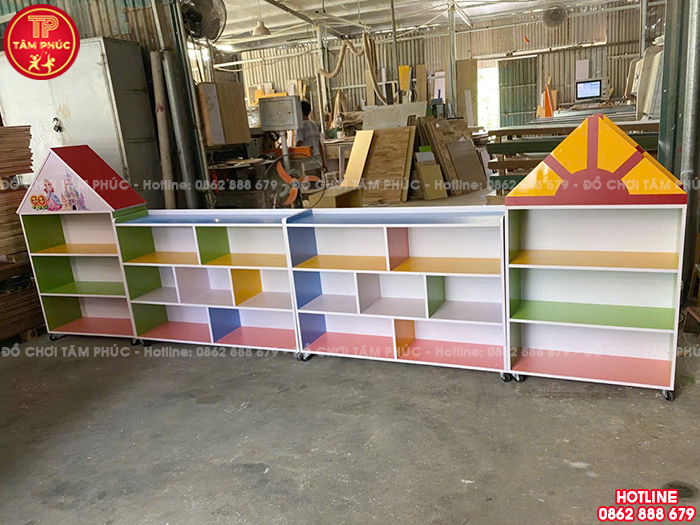 Kệ để đồ cho bé mầm non gỗ MDF ngôi nhà 4 khối NT3-072