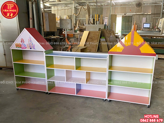 Kệ để đồ cho bé mầm non gỗ MDF ngôi nhà 4 khối NT3-072
