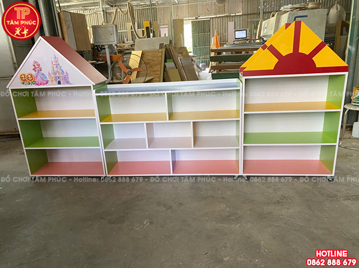 Kệ để đồ cho bé mầm non gỗ MDF ngôi nhà 4 khối NT3-072