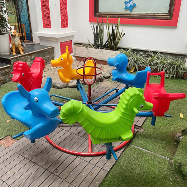 Đu quay mầm non 4, 6, 8 con giống nhựa nhập khẩu TP6-018