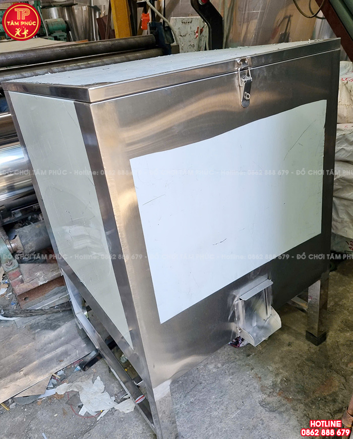 Thùng đựng gạo inox kiểu vuông cho trường mầm non NT8-017