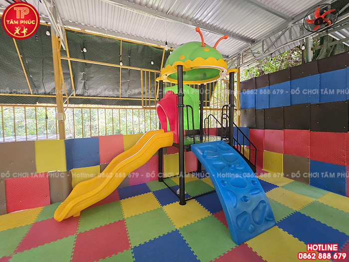Nhà chòi cầu trượt ngoài trời 1 khối mái con bọ cánh cứng máng đơn TP1-129