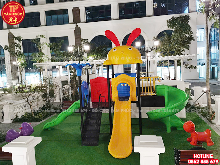 Cầu trượt liên hoàn ngoài trời mái Thỏ 3 máng trượt TP1-135