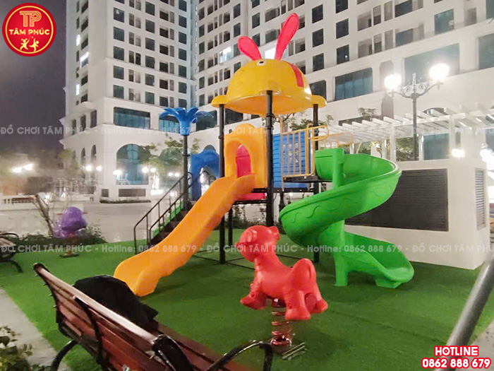 Cầu trượt liên hoàn ngoài trời mái Thỏ 3 máng trượt TP1-135