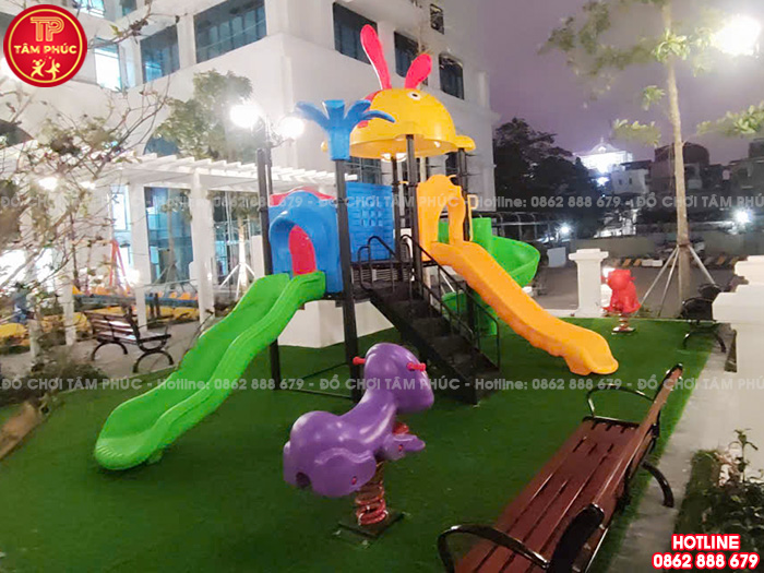 Cầu trượt liên hoàn ngoài trời mái Thỏ 3 máng trượt TP1-135