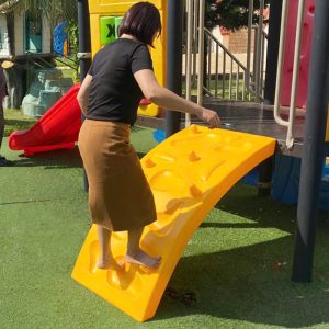 Cầu thang nhựa cong cho nhà khối cầu trượt ngoài trời TP9-045