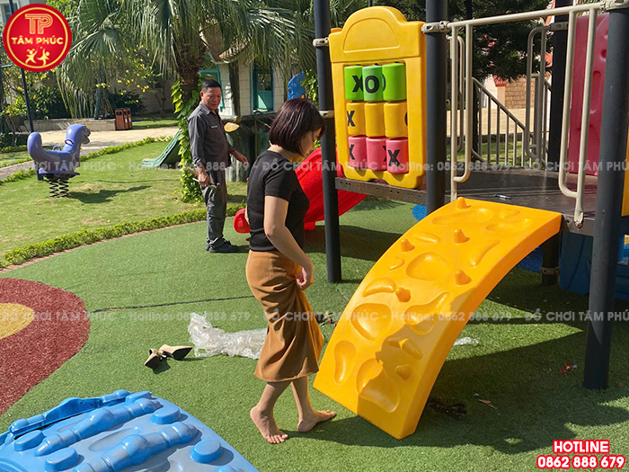 Cầu thang nhựa cong cho nhà khối cầu trượt ngoài trời TP9-045