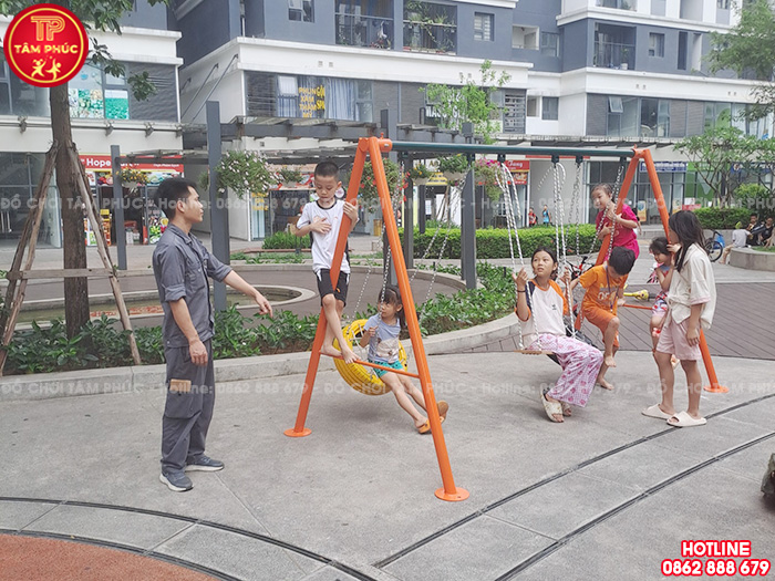 Thi công lắp đặt đồ chơi ngoài trời cho sân chơi trẻ em khu chung cư tại Hà Nội