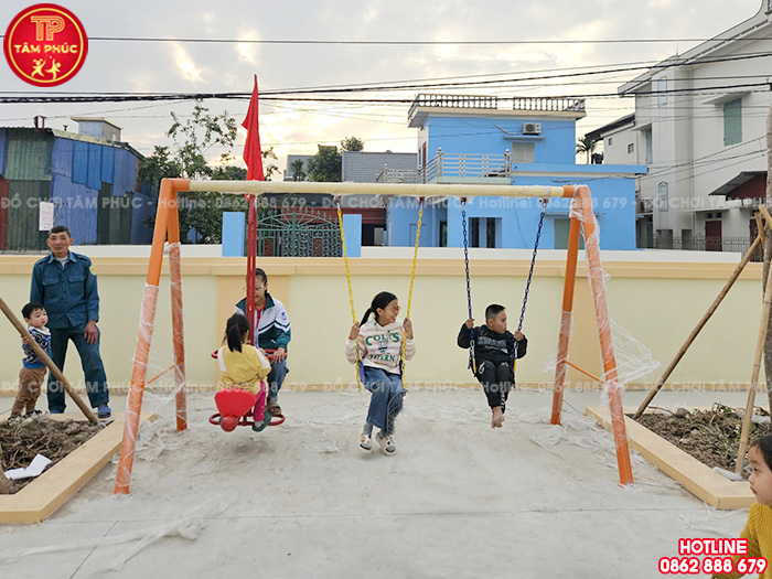 Thi công lắp đặt sân chơi trẻ em ngoài trời cho nhà văn hoá tại Quỳnh Phụ, Thái Bình