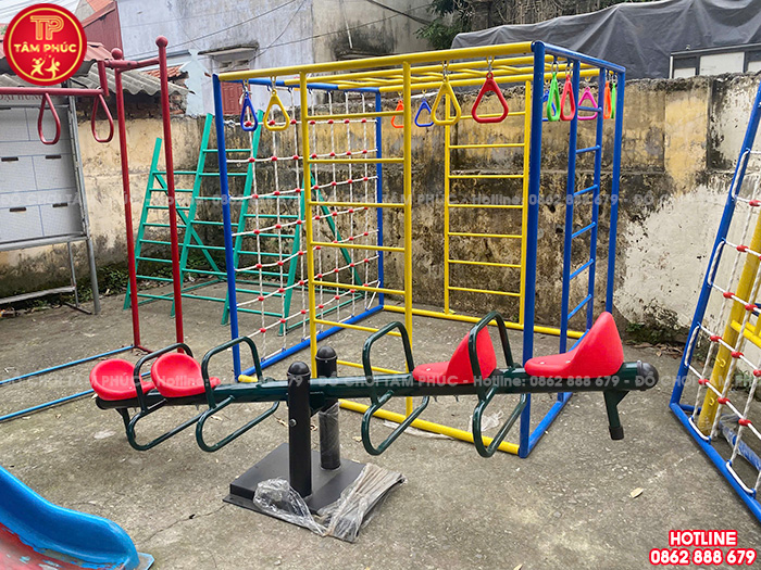 Thi công lắp đặt đồ chơi ngoài trời trẻ em cho trường mầm non công lập tại Hưng Yên