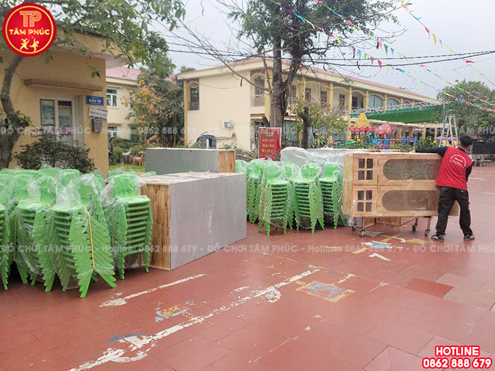 Bàn giao bàn ghế mầm non, tủ kệ cho trường mầm non tại tỉnh Ninh Bình