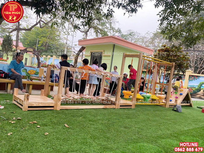 Lắp đặt bộ vận động thể chất ngoài trời bằng gỗ cho bé tại Hải Phòng