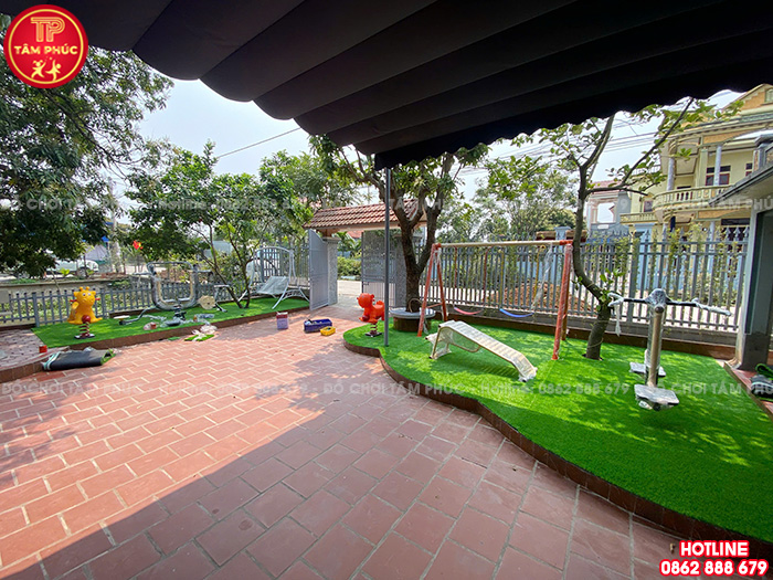 Lắp đặt đồ chơi ngoài trời và thiết bị thể dục tại sân vườn gia đình anh Trọng tại Hà Nam